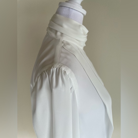 VINTAGE HIGH NECK PEARL LOOK BUTTON FRONT PLEAT DRESS BLOUSE, WHITE, SZ M-L - Picture 9 of 12